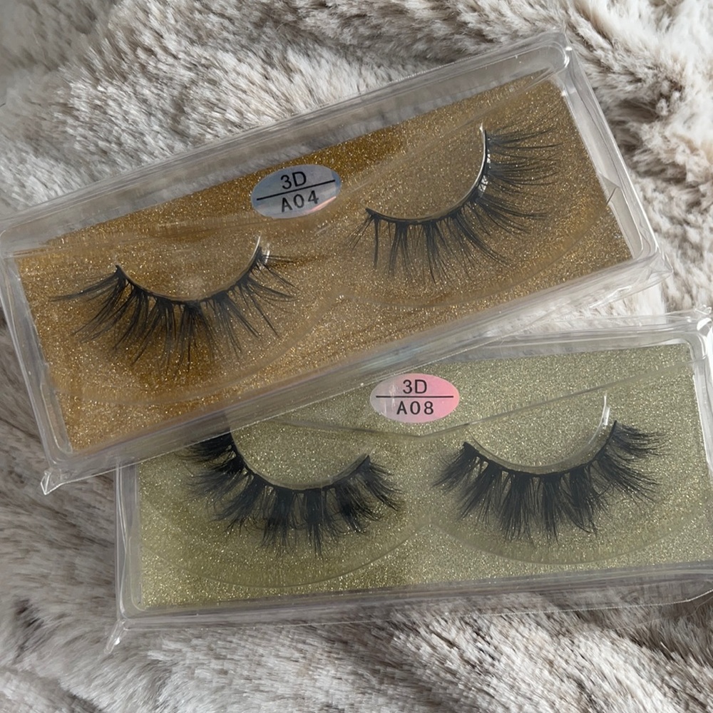 two pairs of mink lashes